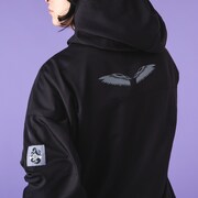 悪魔ほむらモデルのブルゾンの着用イメージ。