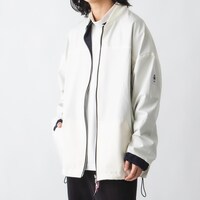 アルティメットまどかモデルのブルゾンの着用イメージ。