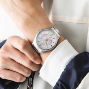 アルティメットまどかモデルの腕時計。