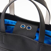 五条悟モデルのバッグ。