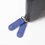 五条悟モデルの長財布。