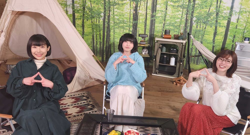 左から天野心愛、指出毬亜、原紗友里。