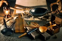 TVアニメ「ダンジョン飯」と村の鍛冶屋のコラボアイテム。