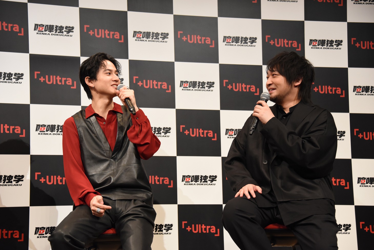 左から武内駿輔、中村悠一。
