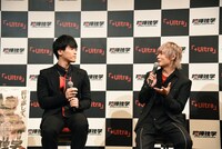 左から丹羽哲士、岡本信彦。