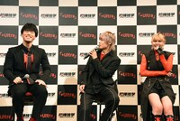 左から丹羽哲士、岡本信彦。ファイルーズあい。