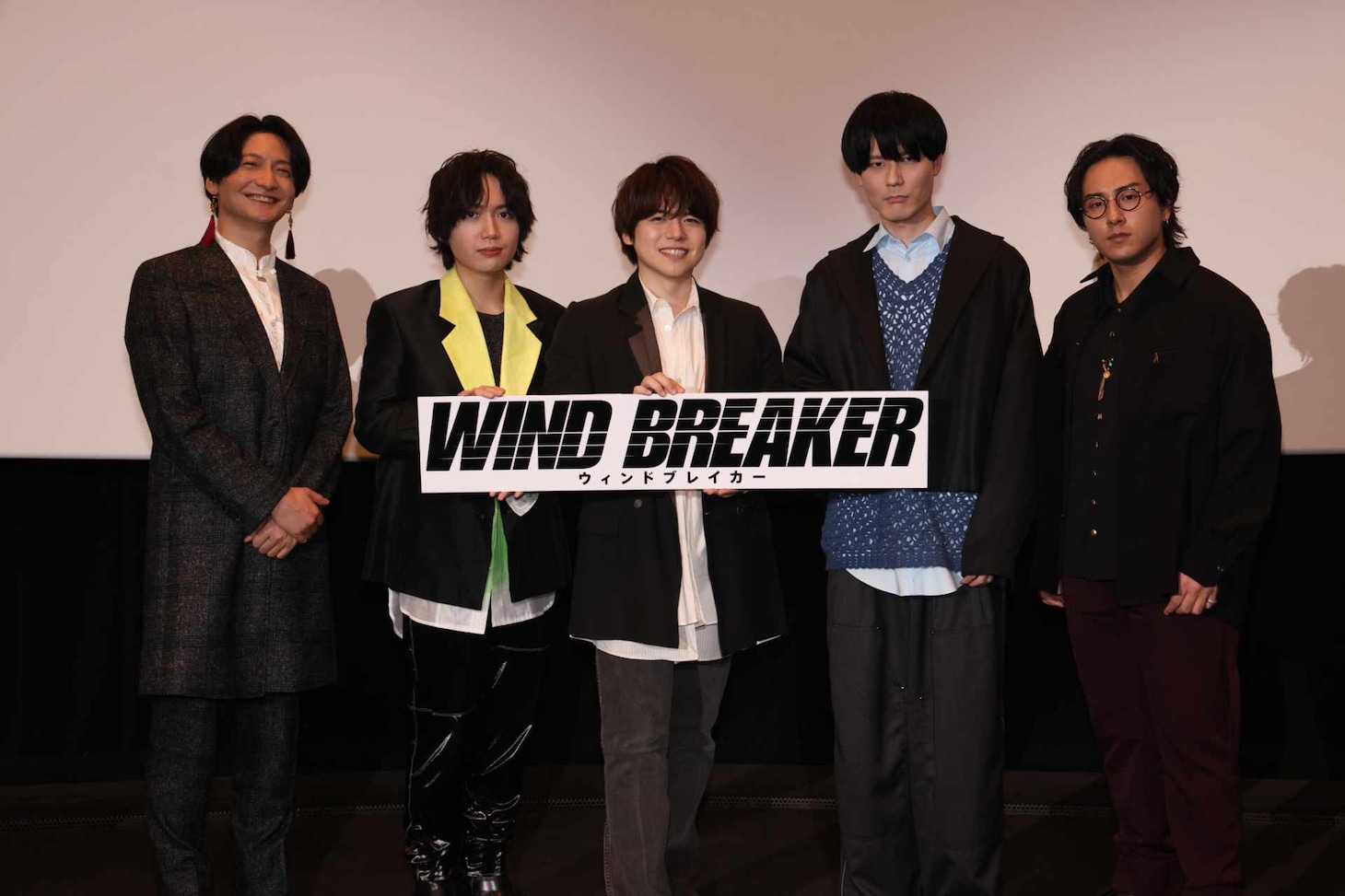 左から島崎信長、千葉翔也、内田雄馬、内山昂輝、鈴木崚汰。