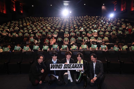 左から島崎信長、千葉翔也、内田雄馬、内山昂輝、鈴木崚汰。