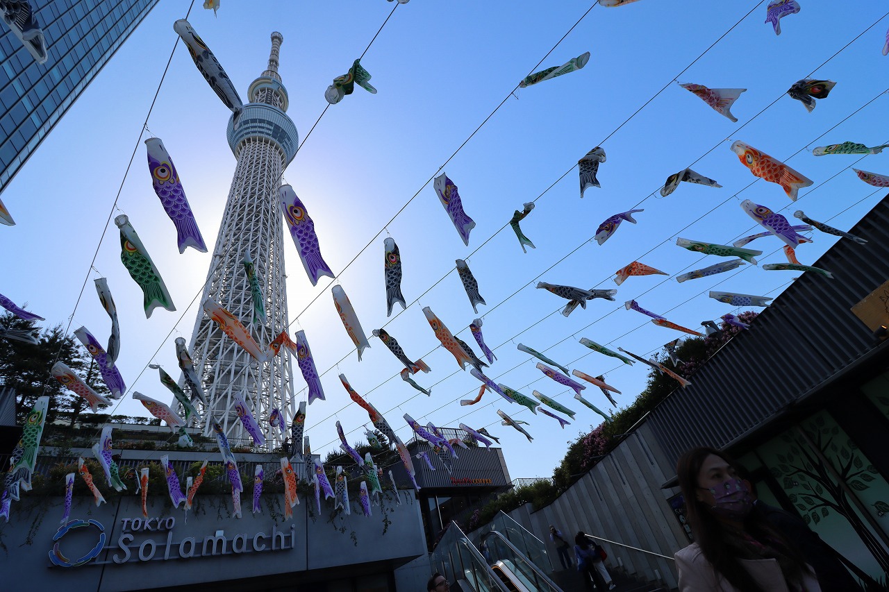 「東京スカイツリータウン こいのぼりフェスティバル 2023」の様子。