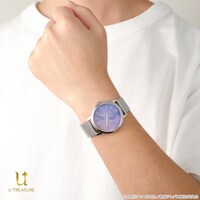 「青春ロケット腕時計」の着用イメージ。