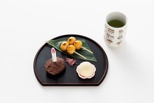 「ふたり 矢部太郎展」カフェメニュー「はぴばすでい和菓子セット」