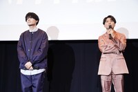 左から内山昂輝、入野自由。