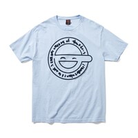 展示される「笑い男事件リアル発生キャンペーン用Tシャツ」。 (c)士郎正宗・Production I.G／講談社・攻殻機動隊製作委員会