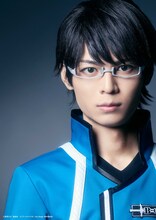 溝口琢矢演じる三雲修のキャラクタービジュアル。