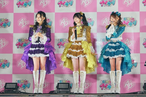 左から杏ジュリア、菅田愛貴、辻野かなみ。