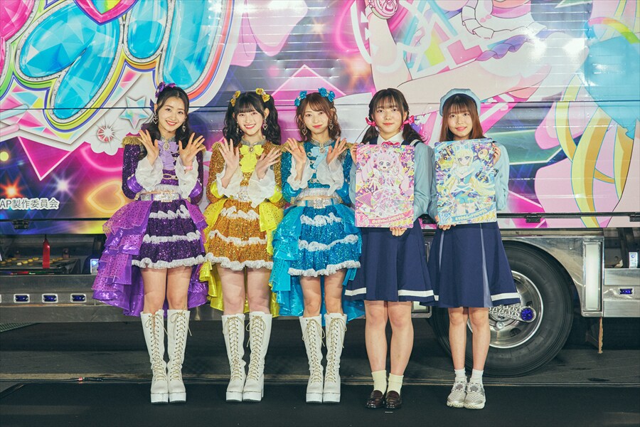 8475 菅田愛貴 辻野かなみ 杏ジュリア 生写真 3枚セット 左から杏ジュリア、菅田愛貴、辻野かなみ、藤寺美徳、平塚紗依