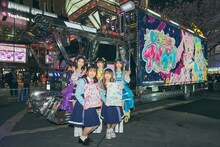 奥左から杏ジュリア、菅田愛貴、辻野かなみ、手前左から藤寺美徳、平塚紗依。