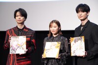 「TVアニメ『ヴァンパイア男子寮』放送開始記念上映イベント～お前の放送前夜を甘くしてやる～」の様子。左から土岐隼一、市ノ瀬加那、梅原裕一郎。
