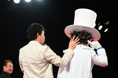 天パを見比べる大泉洋と怪盗キッド。