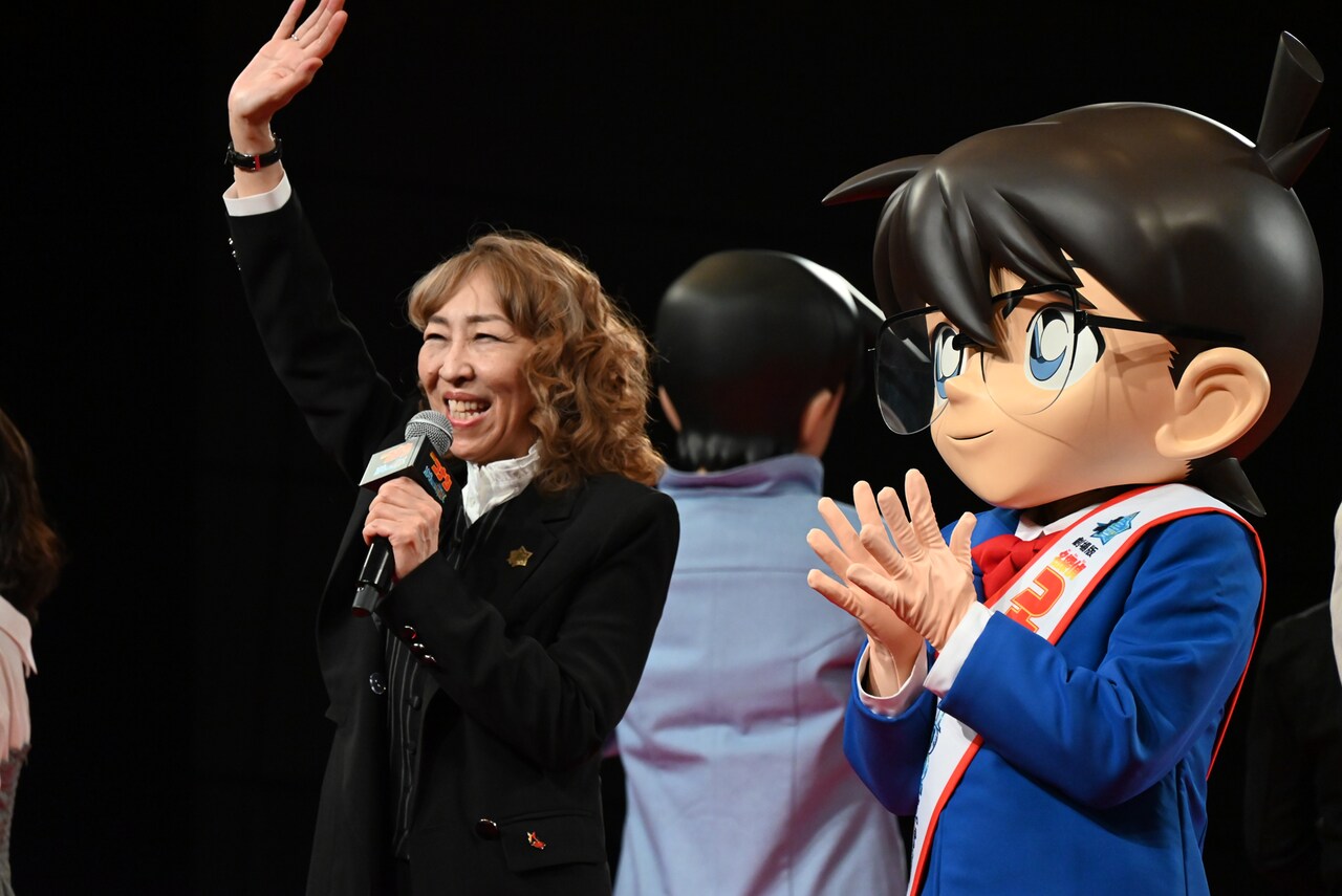 高山みなみと江戸川コナン。 - 劇場版「名探偵コナン」キッドの後ろ姿