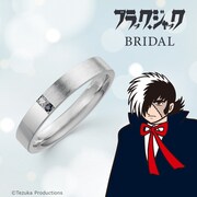 ブラック・ジャックモデルモデルのマリッジリングの着用イメージ。