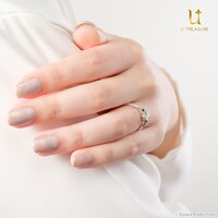 エンゲージリングの着用イメージ。