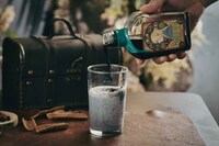 「『ダンジョン飯』オリジナルクラフトコーラ『マンドラコーラ』」