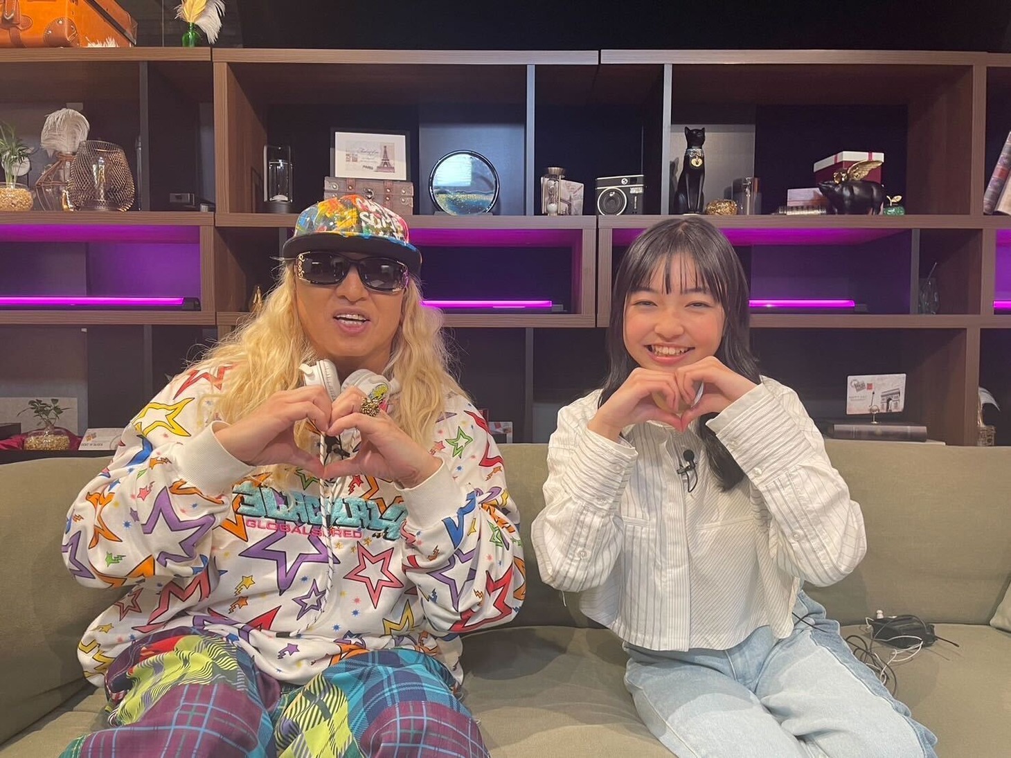 左からDJ KOO、新井琉月。