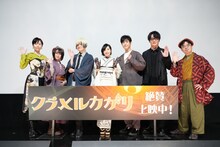 アニメ映画「クラメルカガリ」公開記念舞台挨拶の様子。左から森なな子、悠木碧、榊原優希、佐倉綾音、大塚剛央、細谷佳正、塚原重義監督。