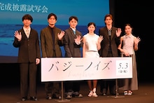 映画「バジーノイズ」完成披露試写会より。左から風間太樹監督、井之脇海、川西拓実（JO1）、桜田ひより、柳俊太郎、円井わん。