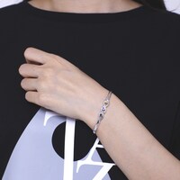 「Triple Face螺旋バングル（安室透モデル）」着用イメージ