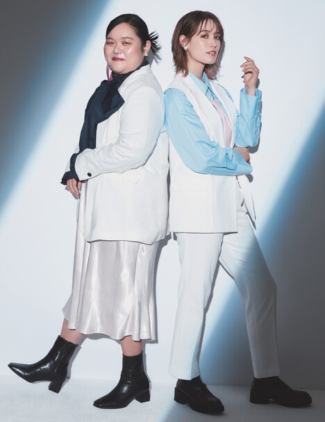 怪盗キッド風のコーディネートで登場したぼる塾・田辺とトラウデン直美。