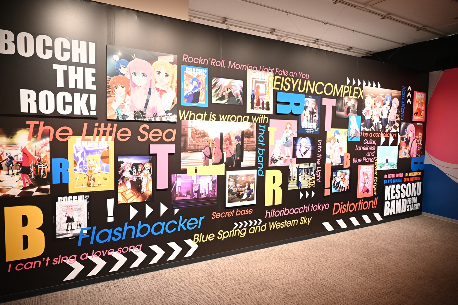 「アニメ『ぼっち・ざ・ろっく！』展」のエントランス。