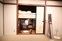 ぼっちの部屋を再現したコーナー。