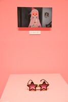 劇中の小物を再現して展示するコーナー。