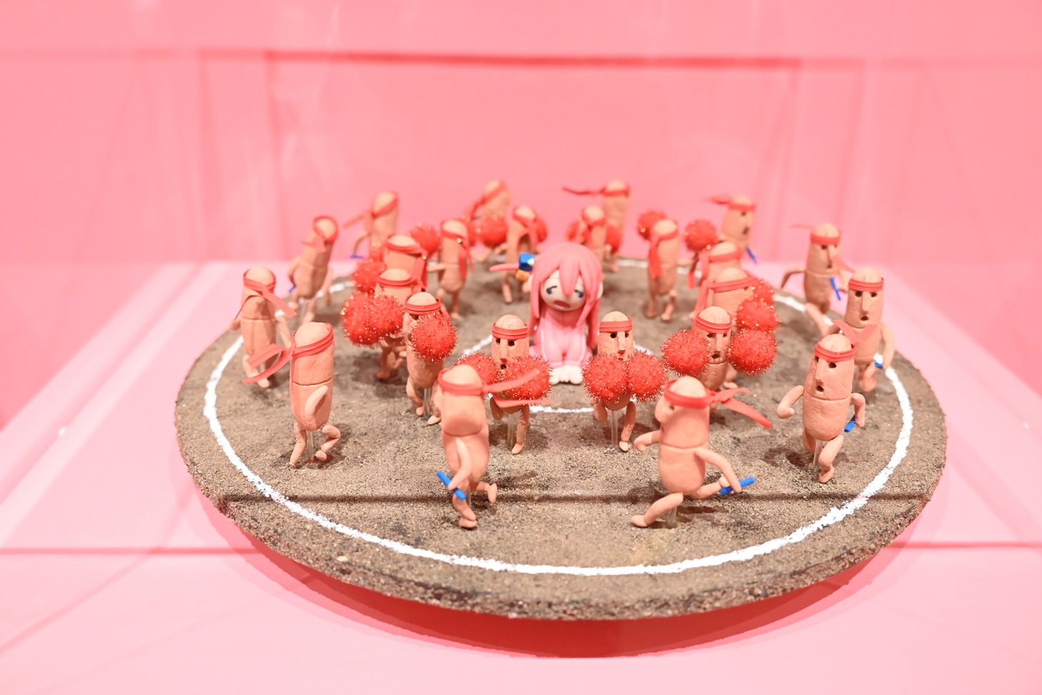劇中の小物を再現して展示するコーナー。