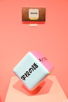 劇中の小物を再現して展示するコーナー。