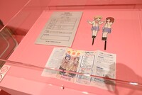 劇中の小物を再現して展示するコーナー。