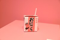 劇中の小物を再現して展示するコーナー。