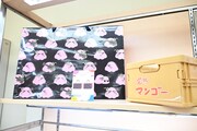 「アニメ『ぼっち・ざ・ろっく!』展」で販売されるグッズ。