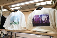 「アニメ『ぼっち・ざ・ろっく！』展」で販売されるグッズ。