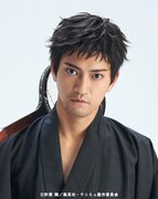 越前南次郎役の中河内雅貴。