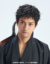 越前南次郎役の中河内雅貴。