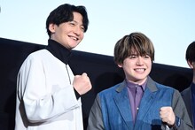 左から島崎信長、内田雄馬。