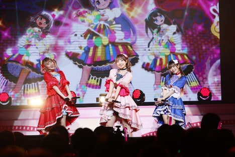 NonSugar。左からペッパー役の山下七海、真中のん役の田中美海、月川ちり役の大森日雅。