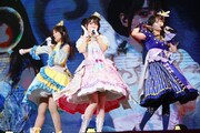 MY☆DREAM。左から虹色にの役の大地葉、夢川ゆい役の伊達朱里紗、幸多みちる役の山田唯菜。