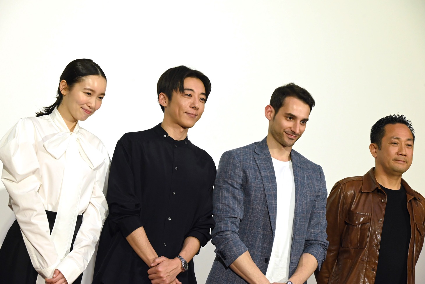 左から飯豊まりえ、高橋一生、Alfredo Chiarenza、渡辺一貴監督。