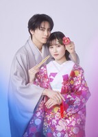 左から高野洸扮する染谷雪斗、井頭愛海扮する鶴岡依音。 (c)「過保護な若旦那様の甘やかし婚」製作委員会・MBS