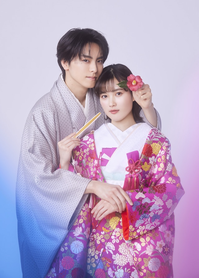 左から高野洸扮する染谷雪斗、井頭愛海扮する鶴岡依音。 (c)「過保護な若旦那様の甘やかし婚」製作委員会・MBS