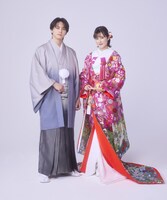 左から高野洸扮する染谷雪斗、井頭愛海扮する鶴岡依音。 (c)「過保護な若旦那様の甘やかし婚」製作委員会・MBS